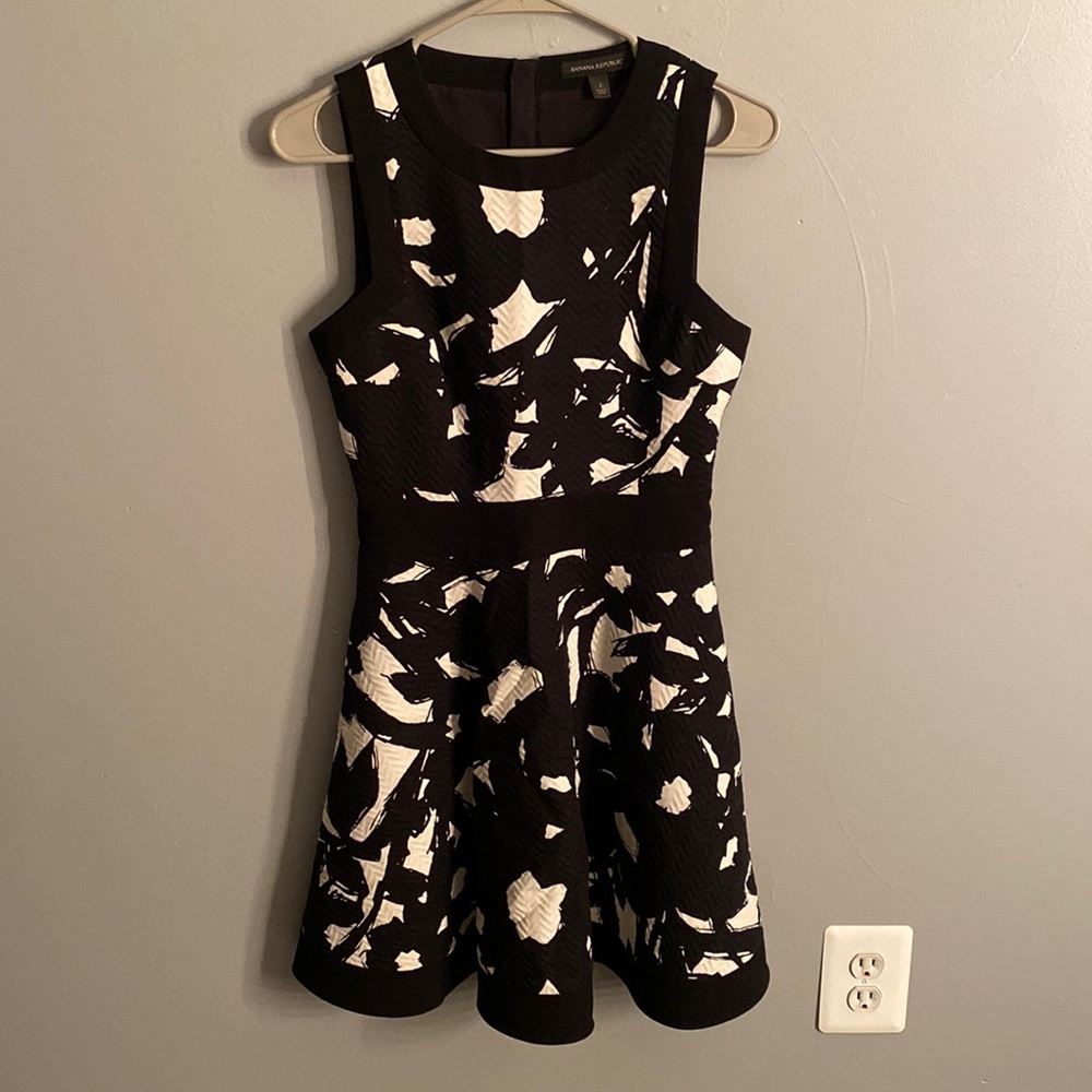 Black and White Banana Republic Dress